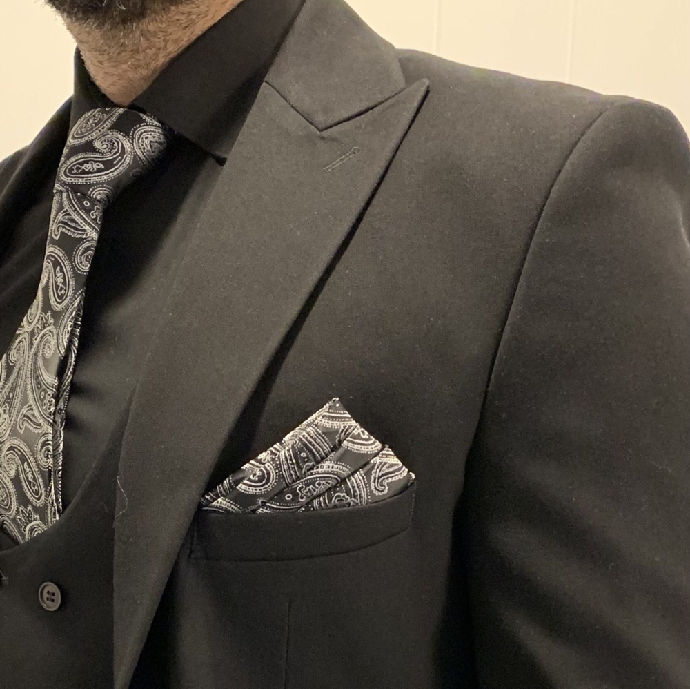 Suits - Picture 2 of 2